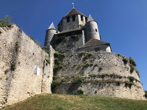 Photo of La Tour Cesar which is a tower on top of a hill located in Provins, France.